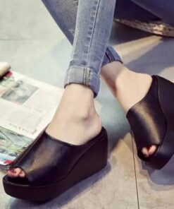 صنادل إسفين مريحة بسيطة